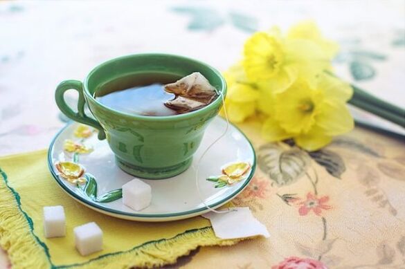Té verde, brebajes de hierbas.